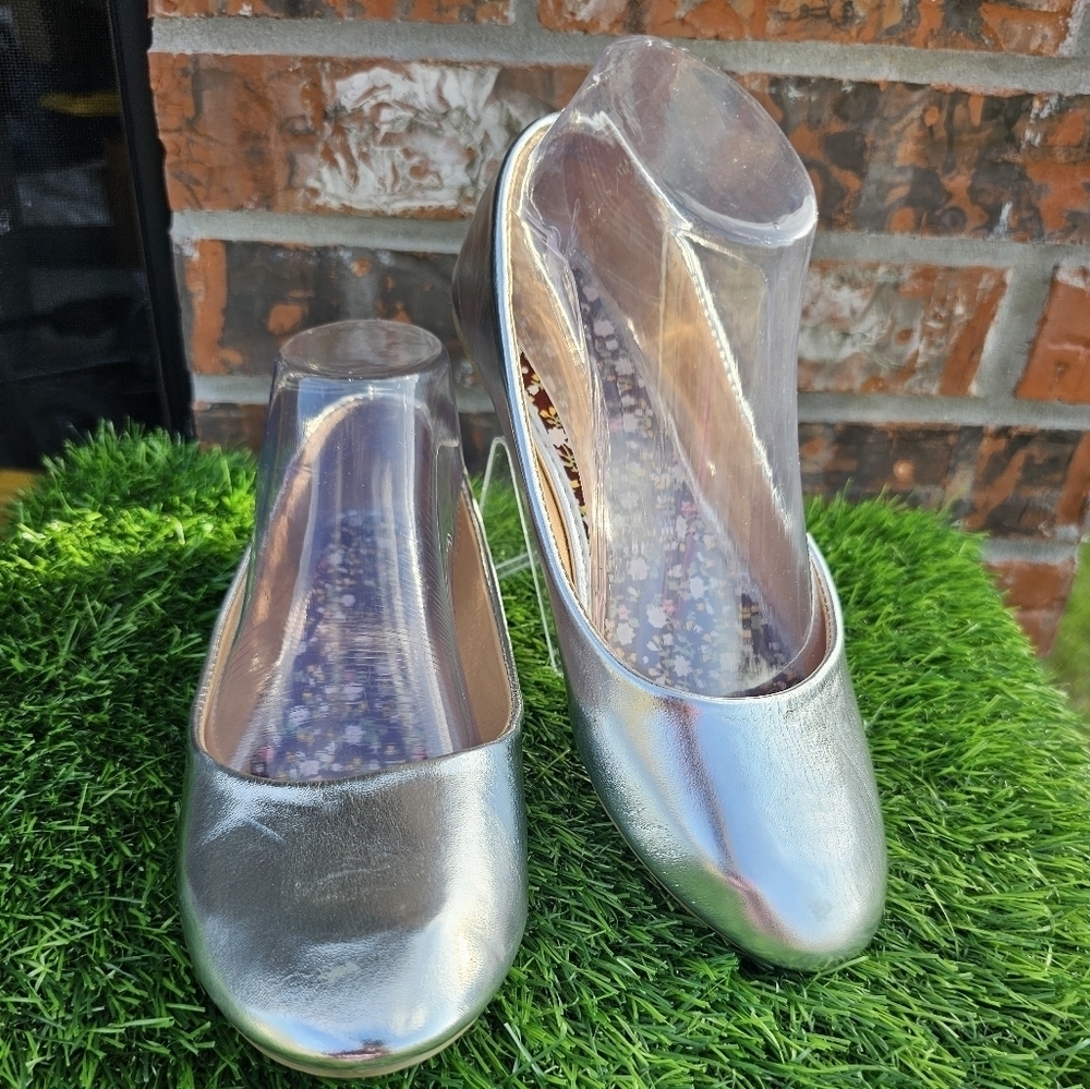 Prima Silver Ballet Style Flats, Women's Size 6 US